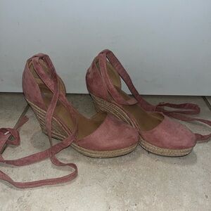 Pink wedges with wraps